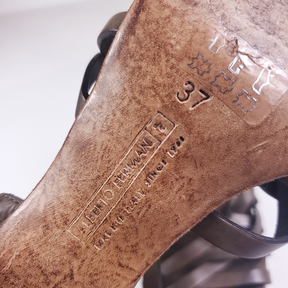 ALBERTO FERMANI Colo Milit T-Strap Heeled Sandals - Picture 6 of 9